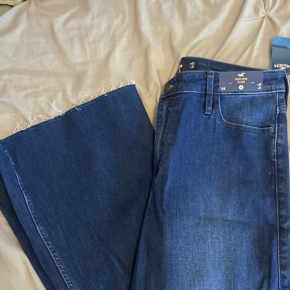 NEVER WORN! High rise Hollister jeans.